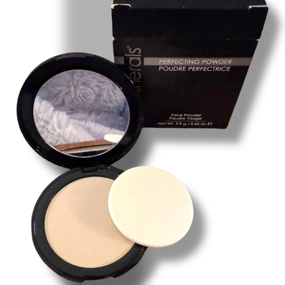 Glo Skin Beauty Perfecting Powder